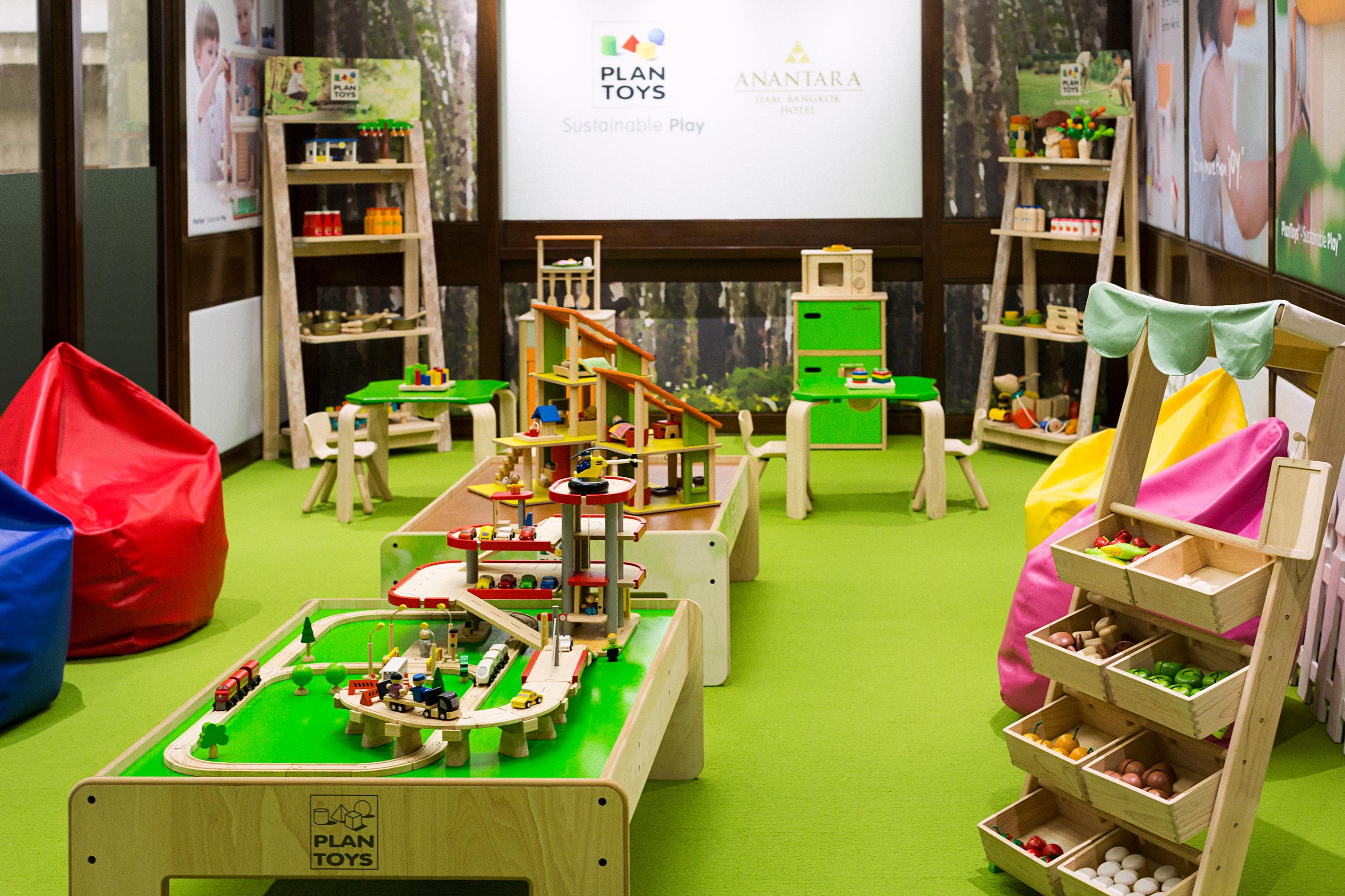 Anantara Siam Bangkok Hotel Exteriör bild PlanToys at the 2015 London Toy Fair