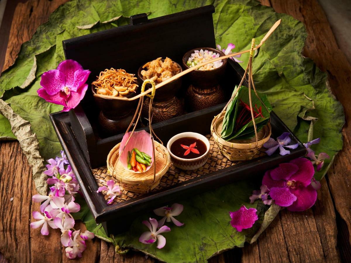 Anantara Siam Bangkok Hotel Exteriör bild Thai cuisine